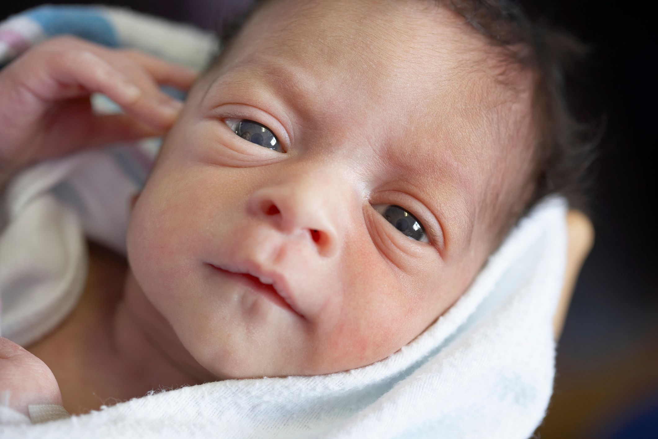 Mon bébé va-t-il garder les yeux bleus de sa naissance ? Un expert répond
