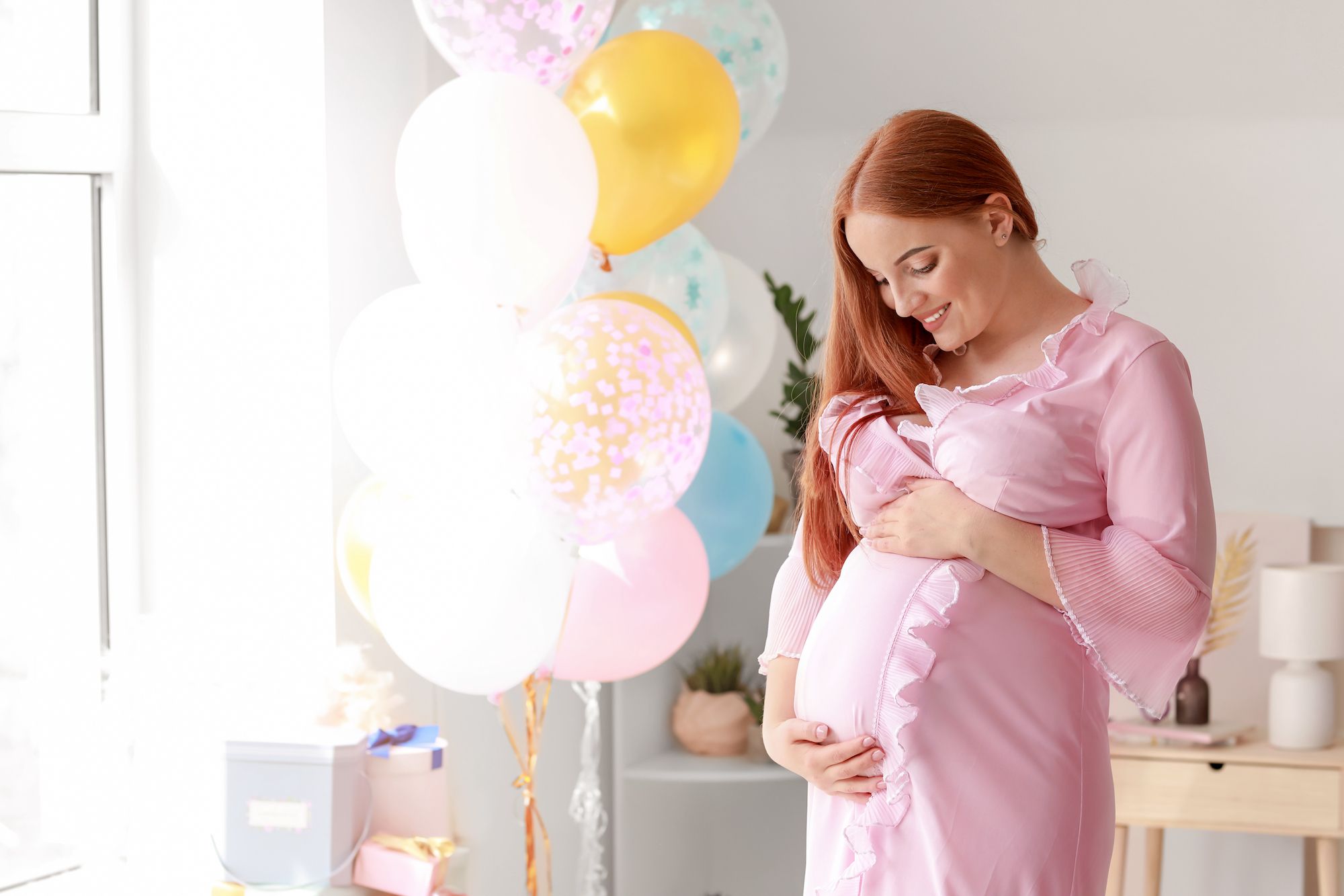 V??tements de grossesse : ces 5 robes de c?�r?�monie pour femmes enceintes ?� moins de 25�?� (elles 