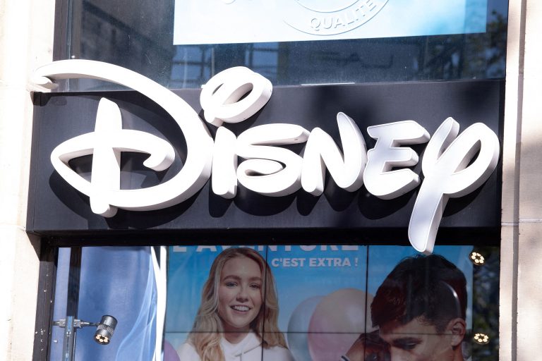 Les 10 Ancienne Star Disney Les Plus Célèbres Disney : Le Capitaine Crochet revu et corrigé ! (Photos)