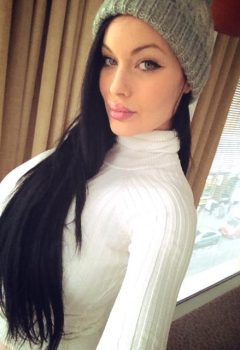 Veronika Black, le sosie d'Angelina Jolie qui affole la Toile (Photos)