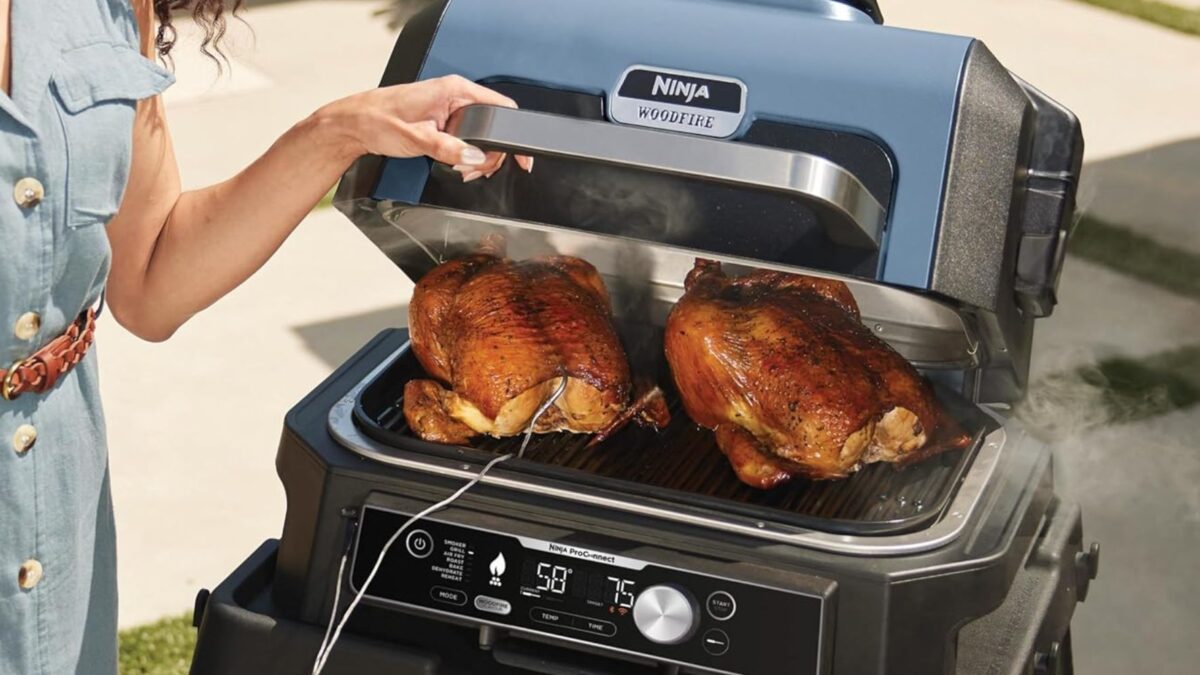 Barbecue Ninja Woodfire Pro Connect XL : Le summum des grillades connectées en promo sur Amazon !