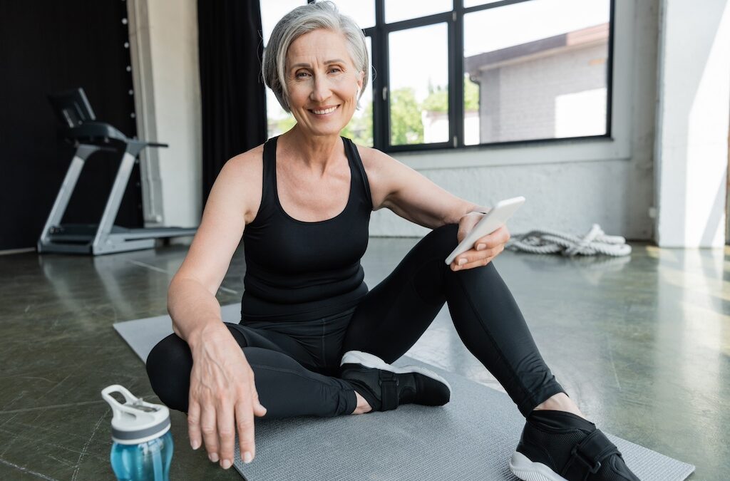 Tonifiez vos bras après 60 ans avec le Pilates