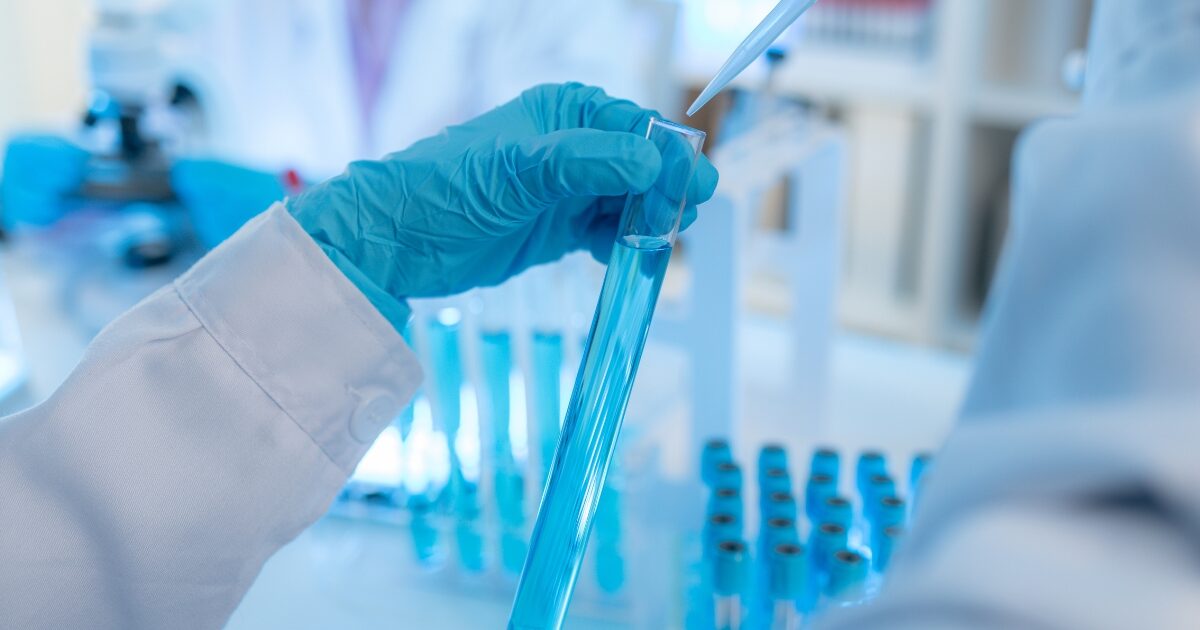 "Il me manquait des bouts de mon histoire" : À Toulouse, une femme part à la recherche de 143 demi-frères et sœurs, une histoire hors norme