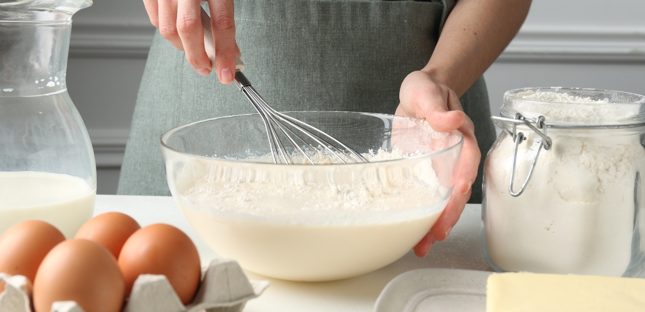 Pâte à crêpe originale : fini la recette classique, cette version gourmande « offre une texture moelleuse et un équilibre parfait »