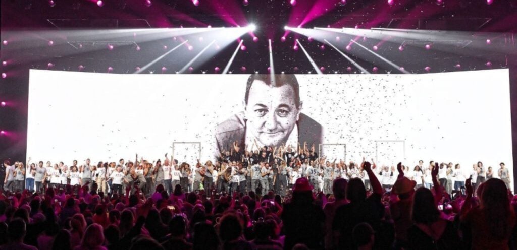 "Mon plus grand moment de solitude" : Matt Pokora s'amuse du "couac" avec Héléna Bailly en plein concert des Enfoirés 2026