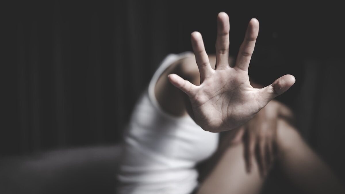 "J’aurai préféré qu’il avoue" : agressée sexuellement à l’âge de 7 ans par son cousin, elle brise l’omerta familiale après 22 ans