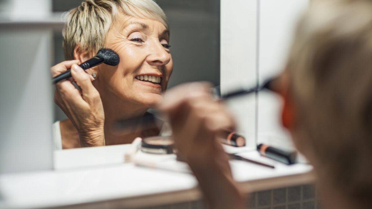 "Plus de 130% de recherches" : ce produit make-up est idéal pour un effet bonne mine naturel après 50 ans
