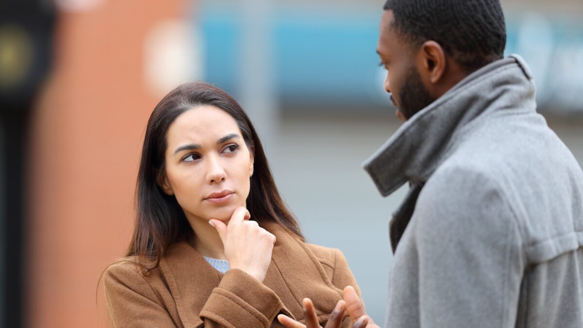 "Je suis ancien inspecteur de police : voici les 3 questions à poser aux menteurs pour les piéger (et réussir à les démasquer)"