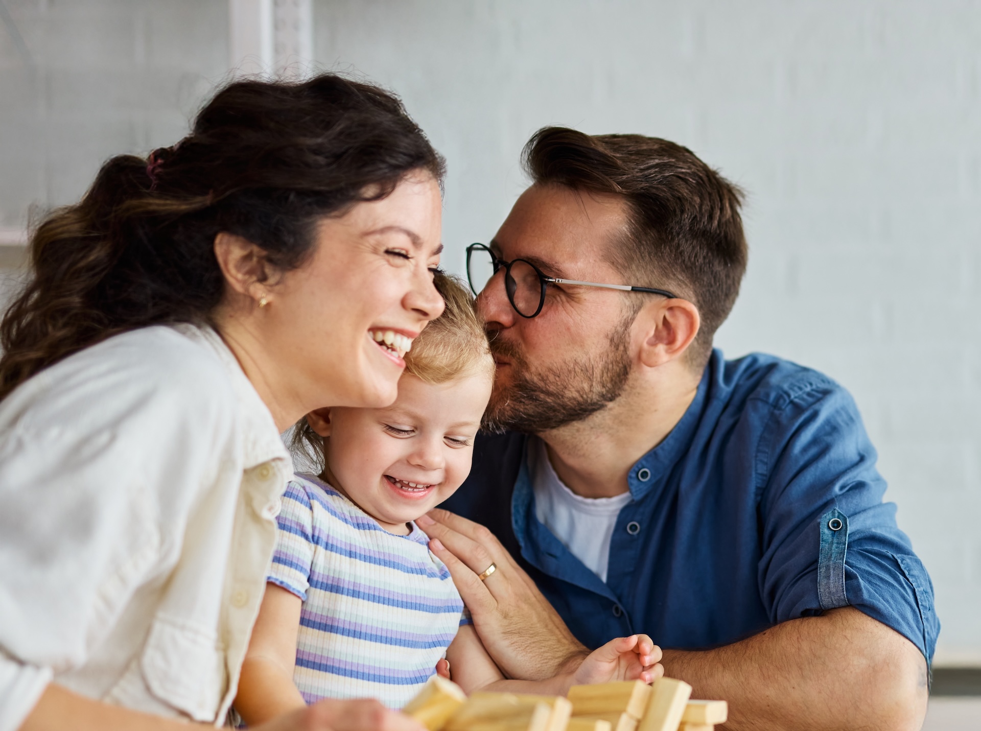 Les enfants les plus heureux ont des parents qui adoptent l’une des ces 10 méthodes validées par la science, selon une éducatrice