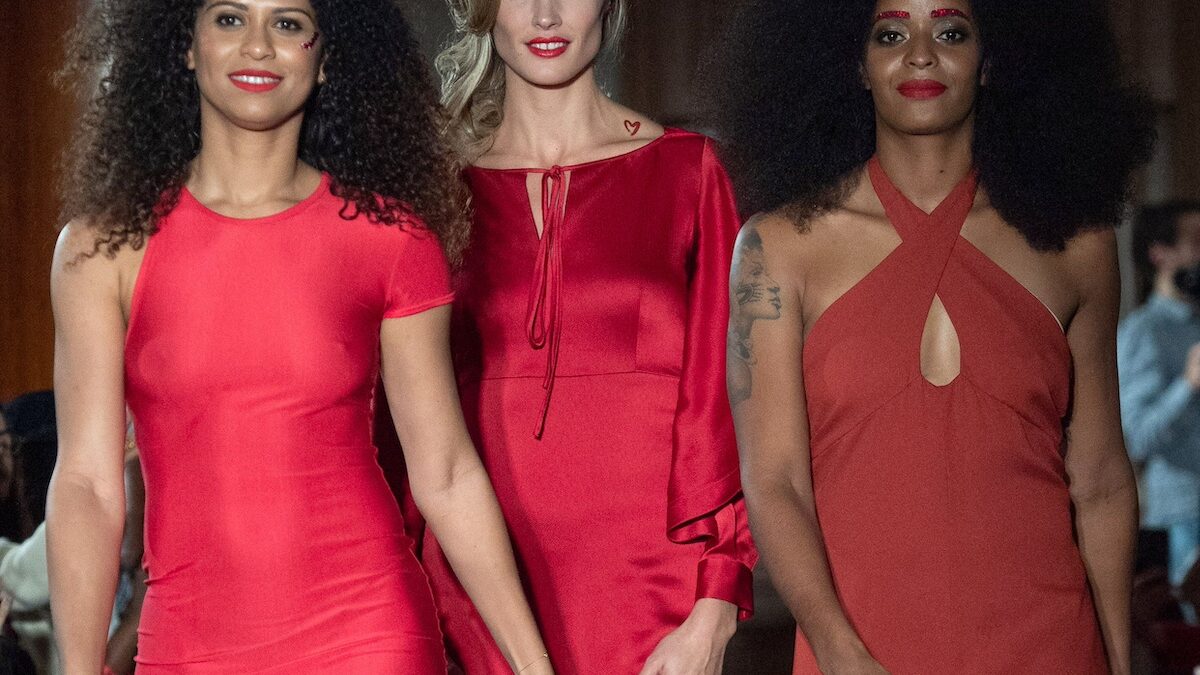 Mort du styliste Valentino : "Le Rouge Valentino", d'où vient la nuance iconique du créateur ?